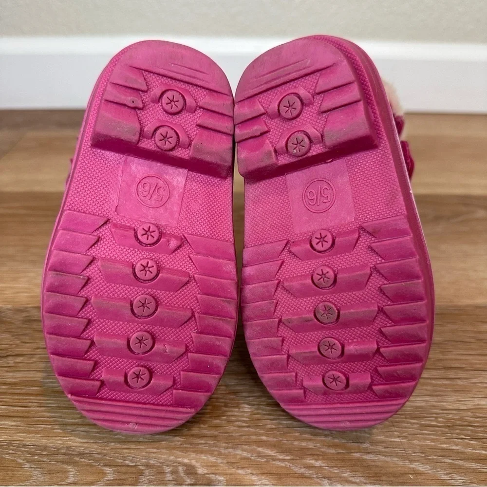 Cat & Jack Girls Size 5/6 Pink Thermolite Faux Fur Snow Boots